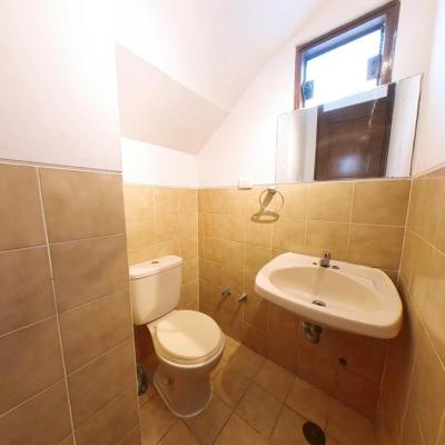 ALQUILER DE LINDA CASA DE 3 PISOS EN PIMENTEL